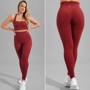 Material Girl Ribbed High-Waisted Leggings in Burgundy